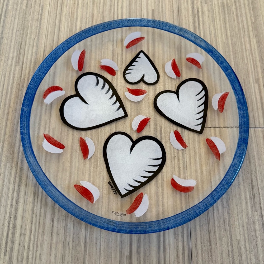 Kosta Boda Ulrica Hydman-Vallien Art Glass Platter w Hearts